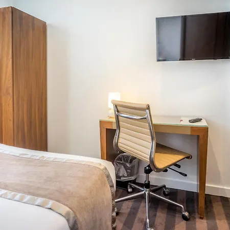 فندق Art Congres 3*